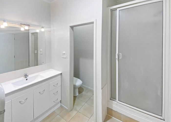  at 1/14 The Avenue, Albany, North Shore City, Auckland