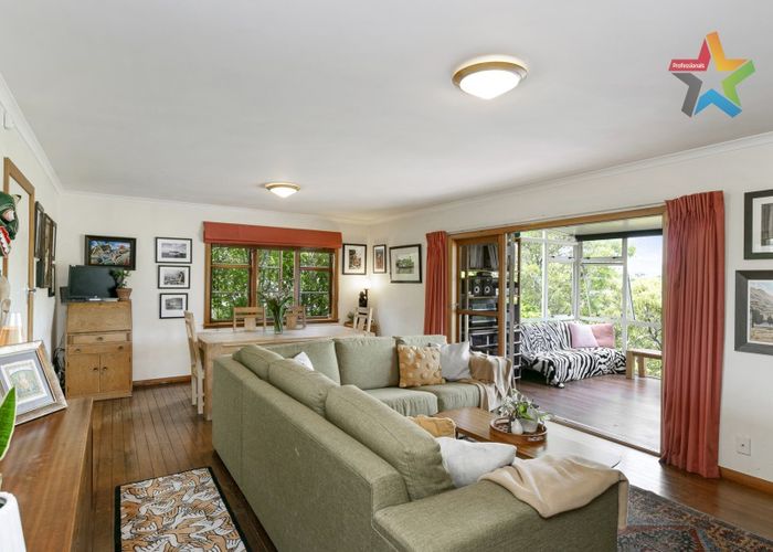  at 153 Nevay Road, Karaka Bays, Wellington