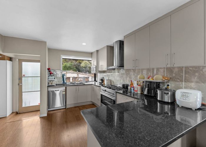  at 8 Barrie Avenue, Papatoetoe, Manukau City, Auckland
