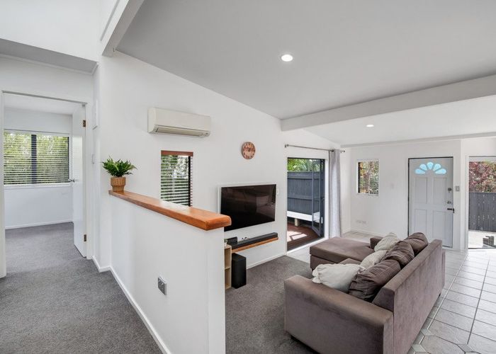  at 2/20 Tawavale Crescent, Totara Vale, North Shore City, Auckland