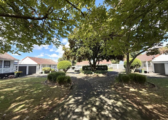  at 4/18 Waiari Road, Conifer Grove, Papakura, Auckland