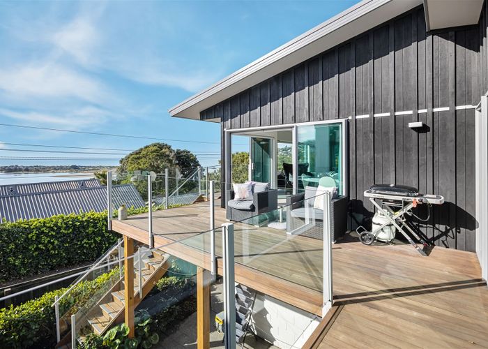 For sale 74 Moncks Spur Road, Redcliffs, Christchurch City