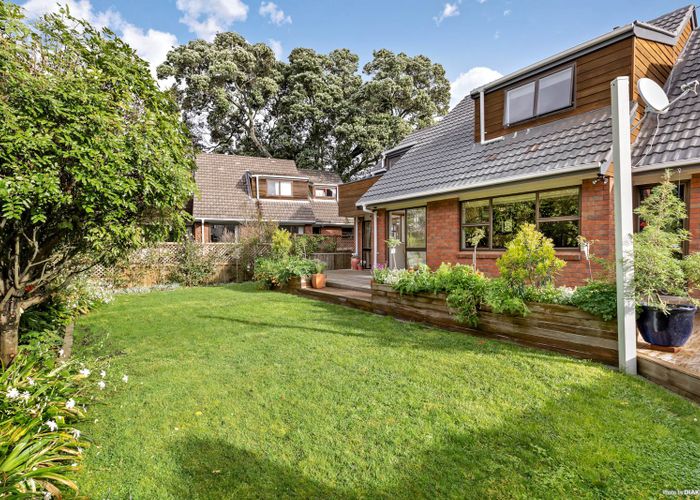  at 2/1 Derry Street, Remuera, Auckland