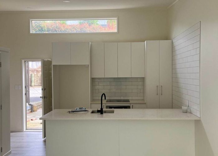  at 23J Hendry Avenue, Hillsborough, Auckland