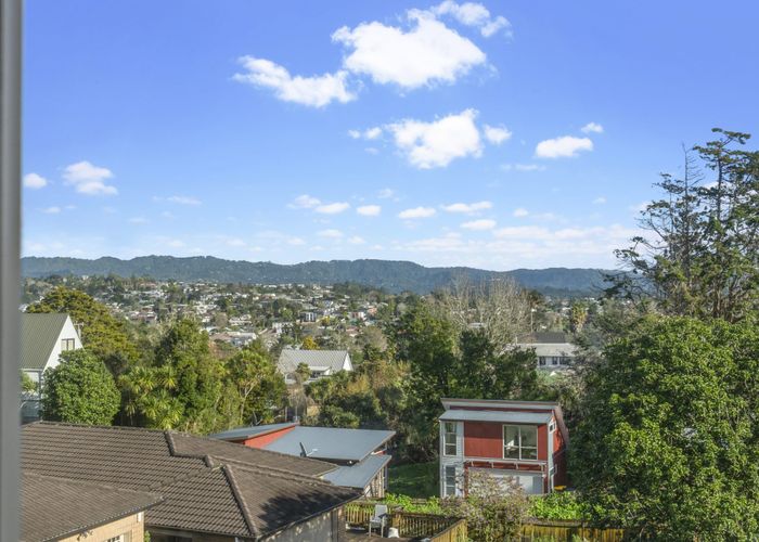  at 10 Savoy Road, Glen Eden, Auckland