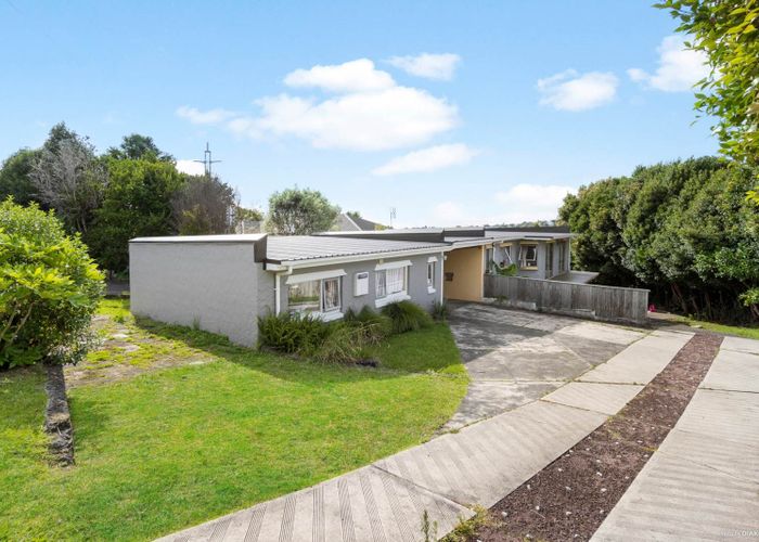  at 24 Edgeworth Road, Glenfield, North Shore City, Auckland