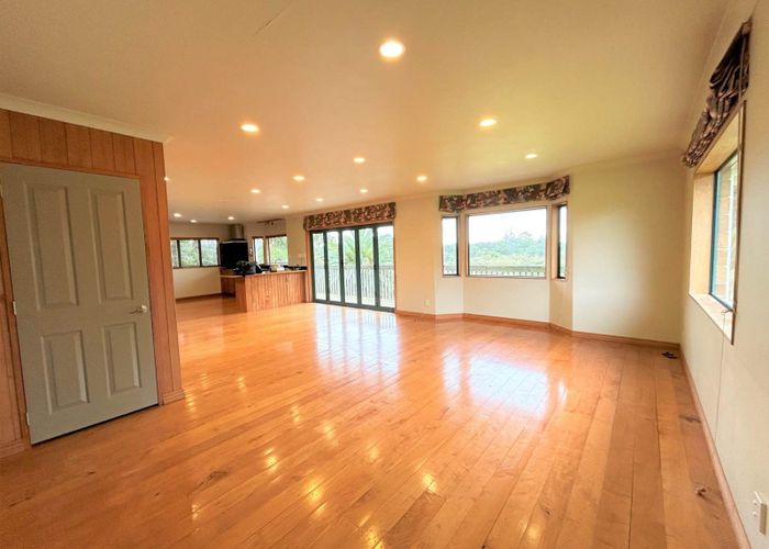  at 20 Meadow Crescent, Te Atatu South, Waitakere City, Auckland