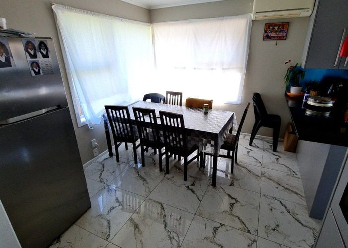  at 6 Scanlen Terrace, Kelston, Waitakere City, Auckland