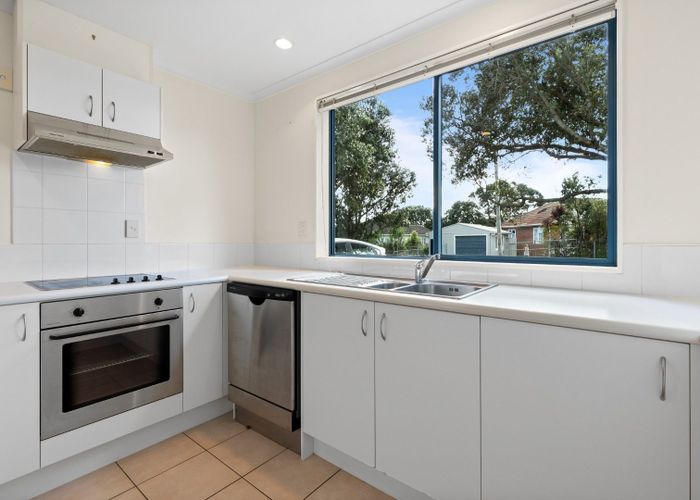  at 2 Reid Road, New Lynn, Auckland