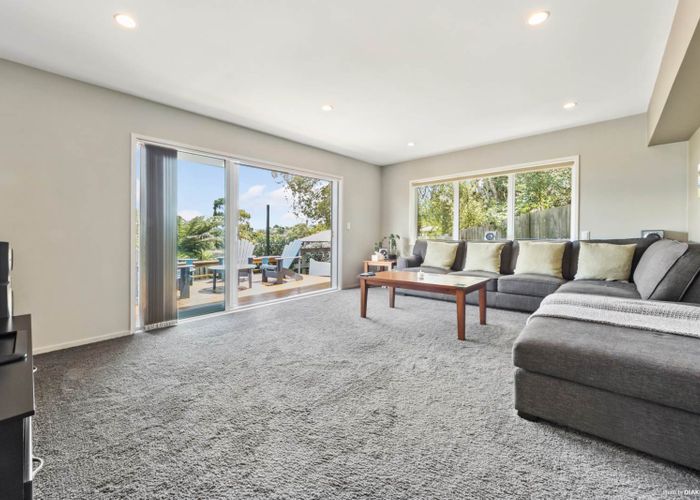  at 21 Highgrove Lane, Totara Vale, Auckland
