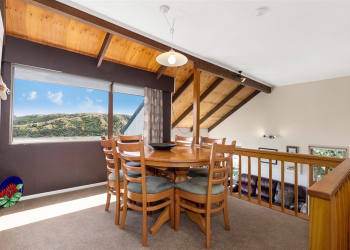  at 33 Forth Place, Papakowhai, Porirua