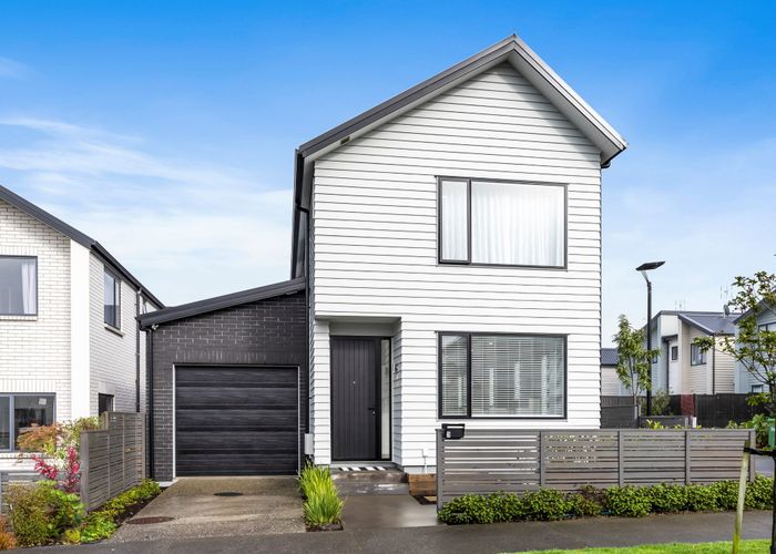  at 3 Kestrel Place, Wai o Taiki Bay, Auckland