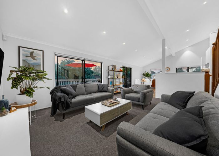  at 20 Lilian Place, Farm Cove, Manukau City, Auckland