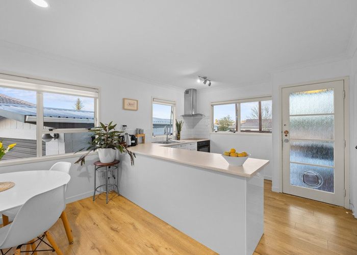  at 15 Landow Place, Henderson, Waitakere City, Auckland