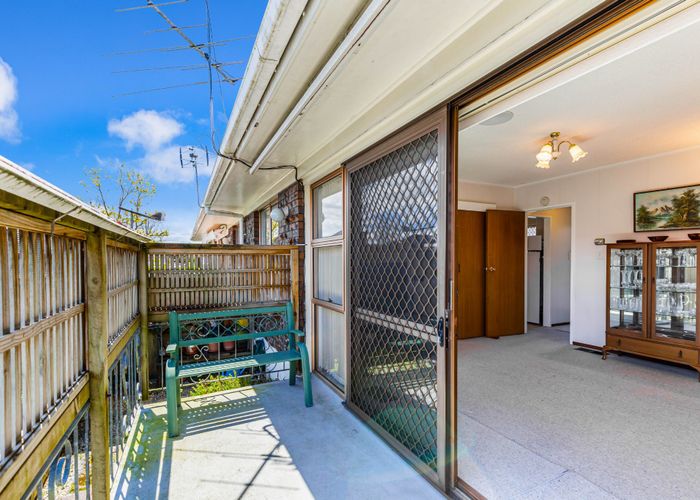  at 2/33 Swanson Road, Henderson, Auckland