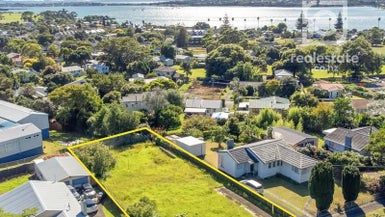  at 14 Taratoa Street, Point England, Auckland