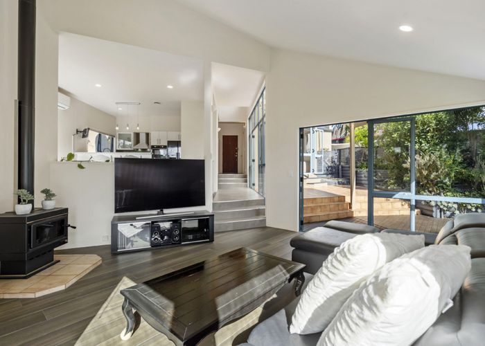  at 11 Wilmington Place, Forrest Hill, Auckland