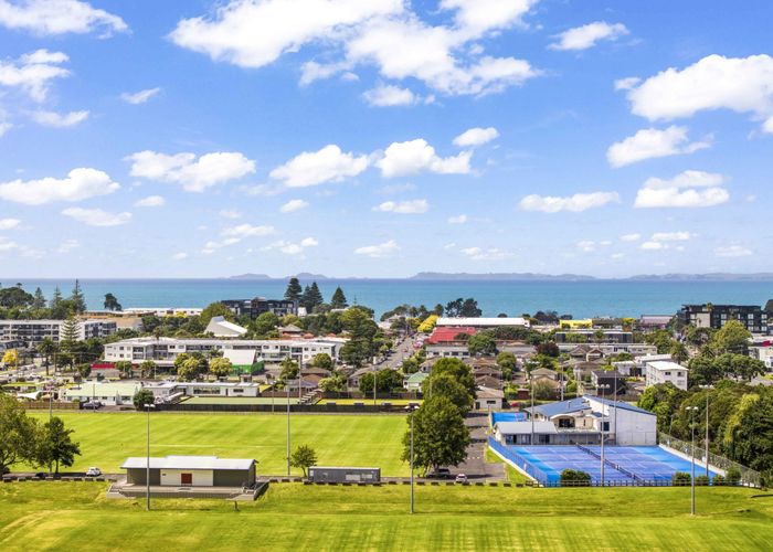  at 170 Stapleford Crescent, Browns Bay, North Shore City, Auckland
