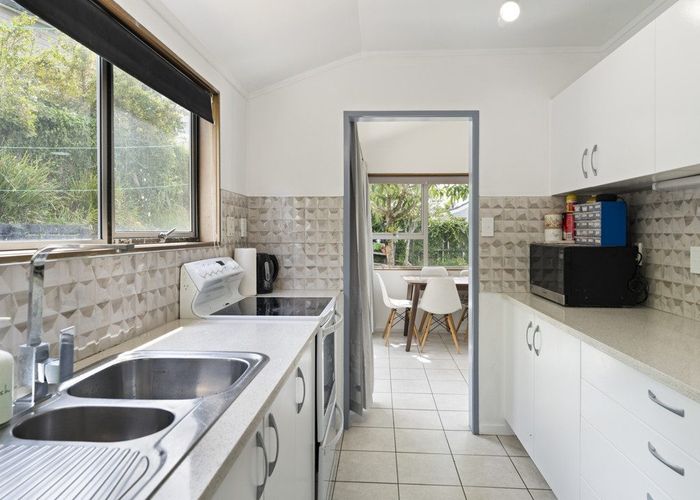  at 2/39 Coronation Road, Hillcrest, North Shore City, Auckland