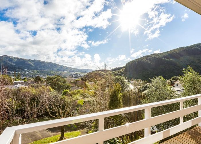  at 4 Wilmshurst Place, Tawa, Wellington