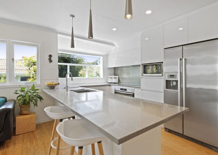  at 34 Cliff View Drive, Green Bay, Auckland