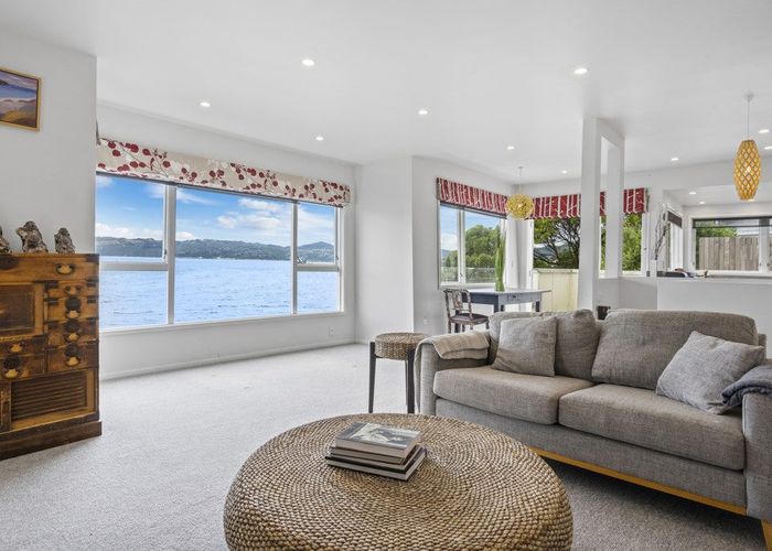  at 515 Marine Drive, Sunshine Bay, Lower Hutt