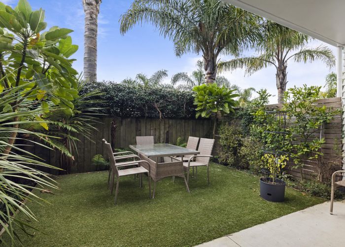  at 5/50 Ocean View Road, Northcote, Auckland
