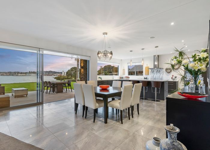  at 7 Kiwi Esplanade, Mangere Bridge, Auckland