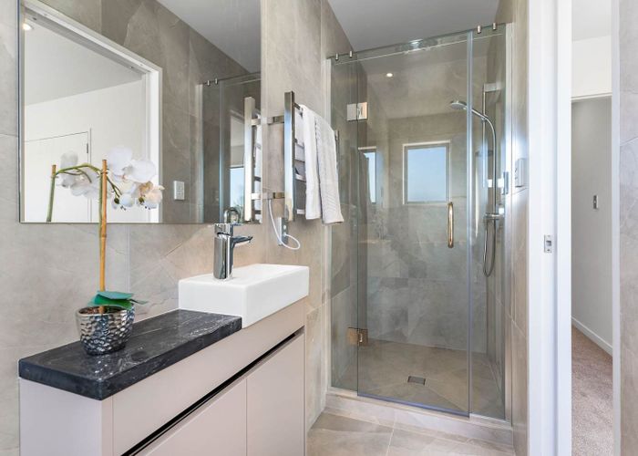  at 121F Sycamore Dr, Sunnynook, North Shore City, Auckland