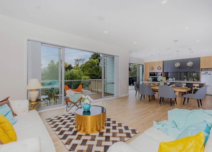  at 10 Aberdeen Road, Campbells Bay, Auckland