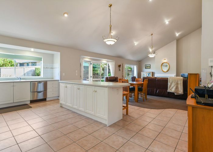  at 7 Guernsey Place, Grandview Heights, Hamilton