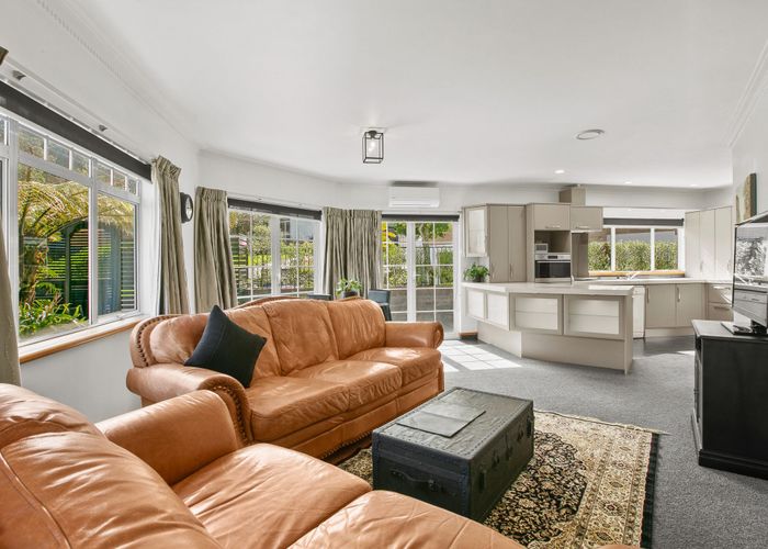  at 8A Spencer Place, Merrilands, New Plymouth