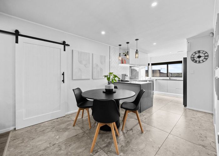  at 2/13 Parramatta Place, Botany Downs, Auckland