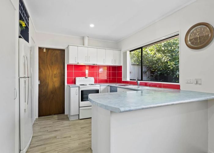  at 2/30 Kindergarten Drive, Conifer Grove, Papakura, Auckland