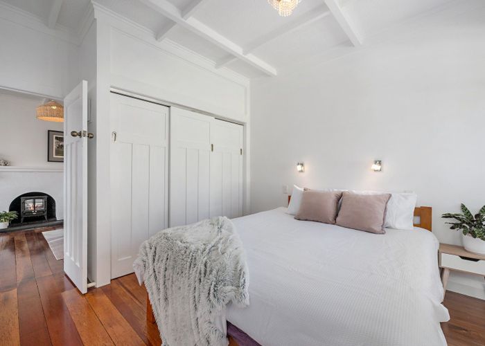  at 2/33A Glen Road, Stanley Point, Auckland