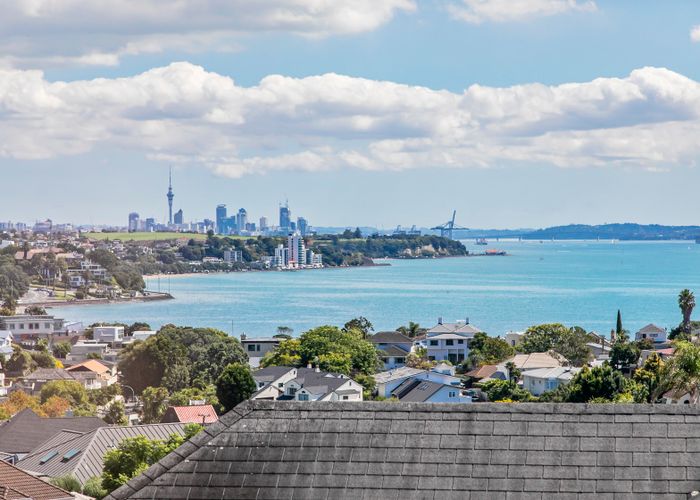  at 2/25 Waimarie Street, St Heliers, Auckland