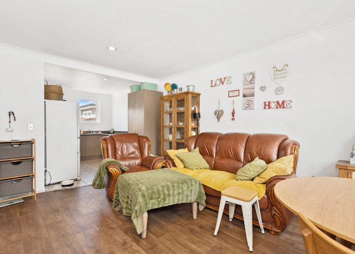  at 8E Ford Street, Hamilton East, Hamilton