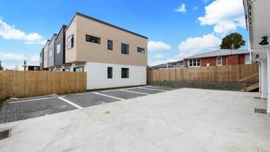  at 8/53 Archibald Road, Kelston, Auckland