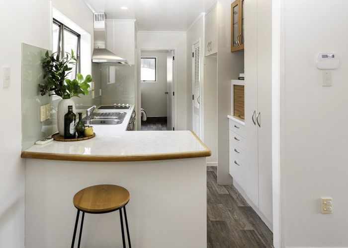  at 2/30 Curacao Place, Half Moon Bay, Auckland