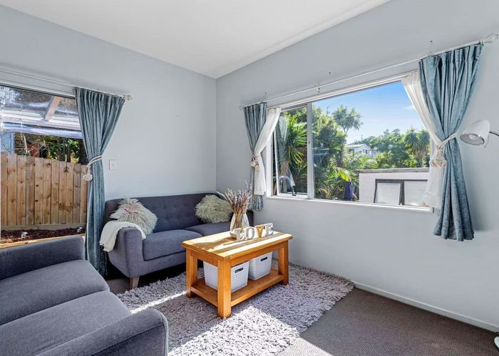  at 8A Foley Place, Torbay, North Shore City, Auckland