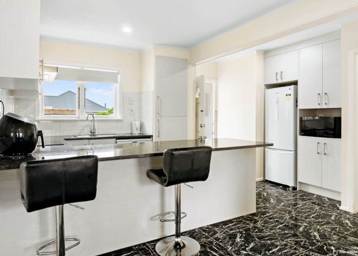  at 11 Martin Road, Manurewa, Manukau City, Auckland