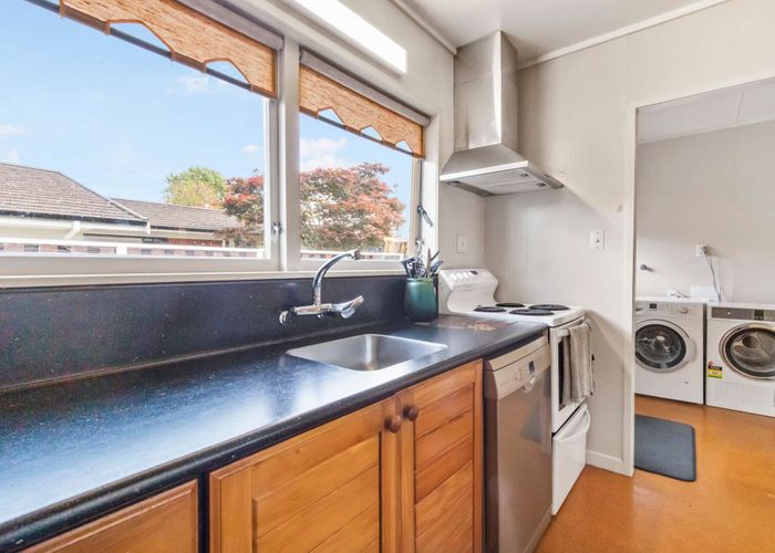  at 8 Beverley Crescent, Hillcrest, Hamilton