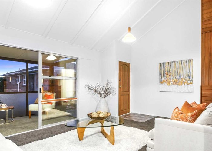  at 2/22 Roberts Road, Glenfield, North Shore City, Auckland