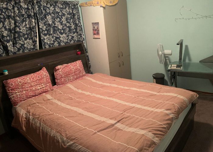  at 8 Garner Place, Glenfield, North Shore City, Auckland