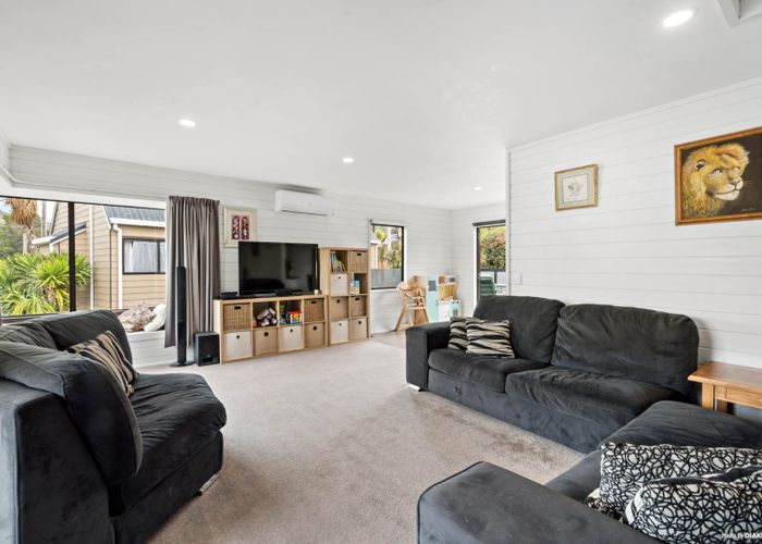  at 2B Beverley Road, Stanmore Bay, Whangaparaoa