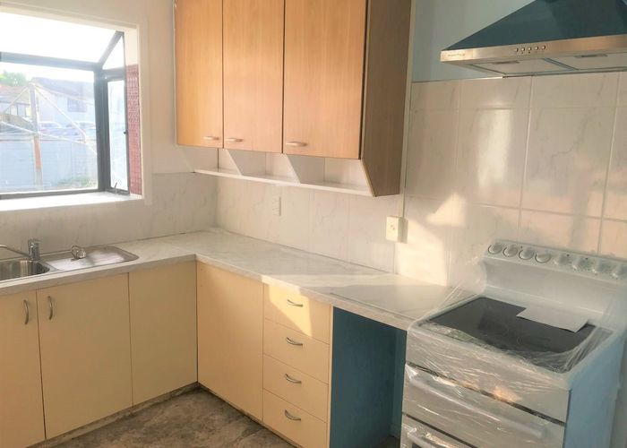  at 12 Court Town Close, Mangere, Auckland