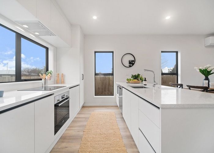  at 94E Swanson Rd, Henderson, Waitakere City, Auckland