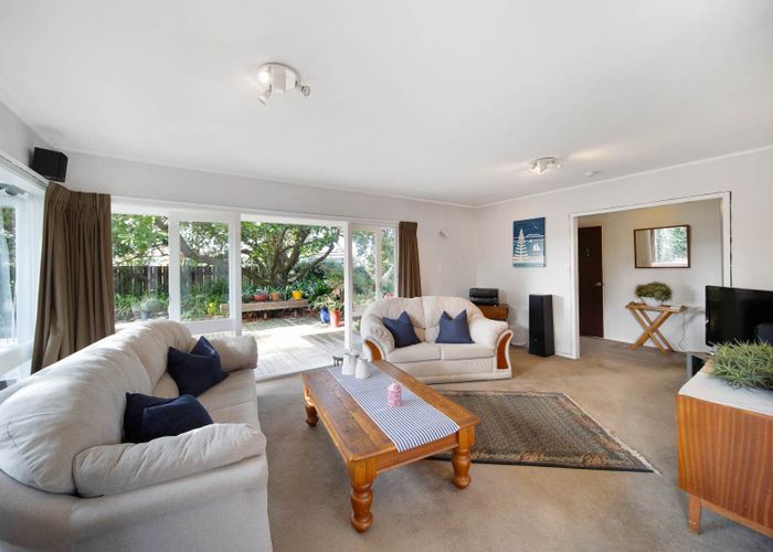  at 46 Meadway, Sunnyhills, Manukau City, Auckland