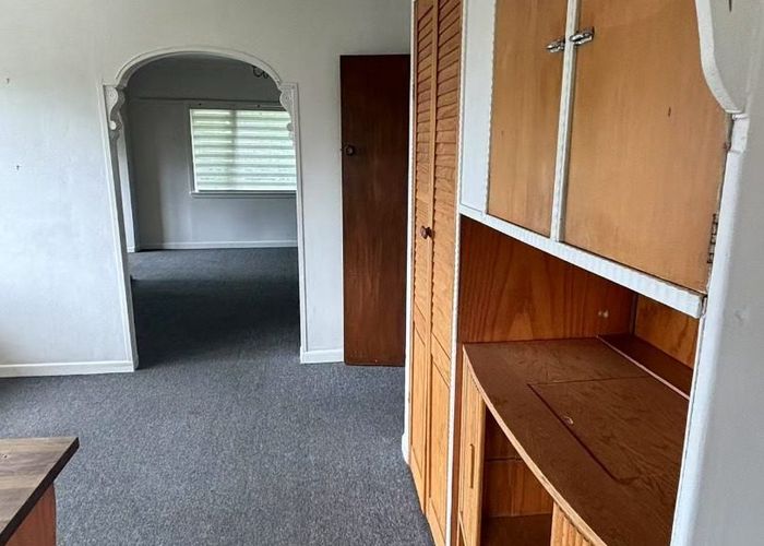  at 10 Seaview Road, Milford, Auckland