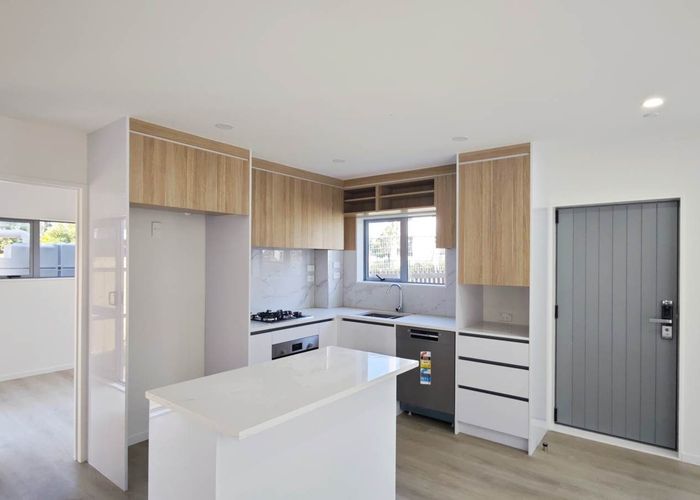  at 202E Beach Haven Road, Beach Haven, North Shore City, Auckland